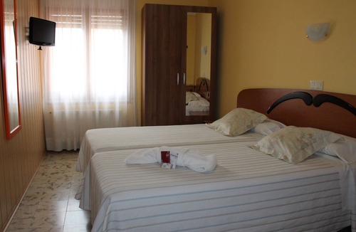 Caldes de Malavella Hostel | Hostal Fabrellas