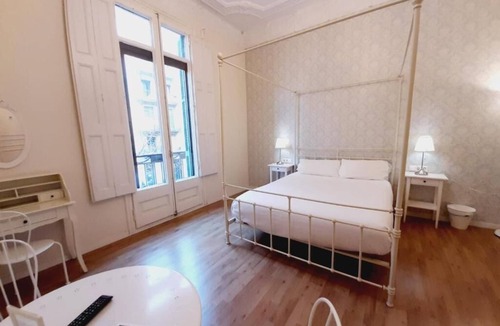 Sant Gervasi Hostel | Hostal Lumine Suites by gaiarooms
