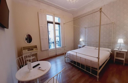 Sant Gervasi Hostel | Hostal Lumine Suites by gaiarooms