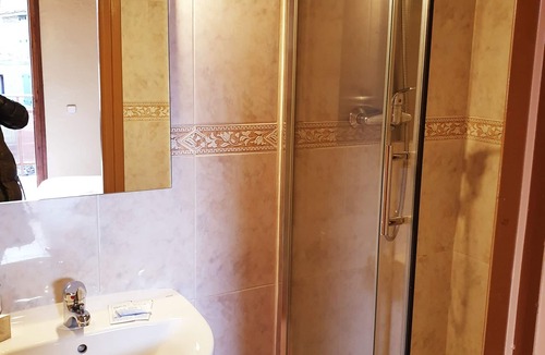 Llivia Hostel | Hostal Ruso
