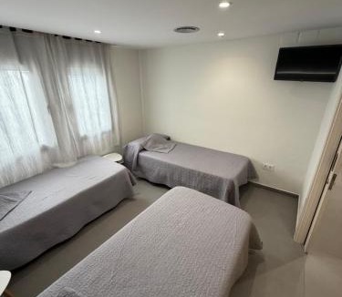 Angles House | Hostal Tarrés