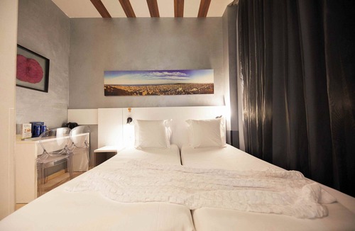 La Sagrada Familia House | Hostemplo Sagrada Familia