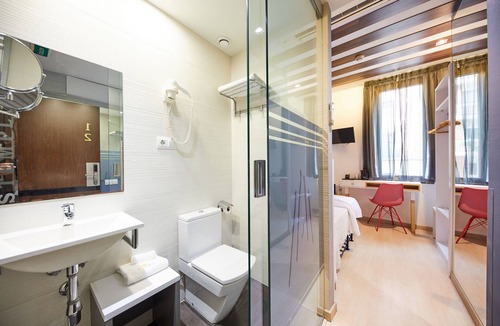 La Sagrada Familia House | Hostemplo Sagrada Familia