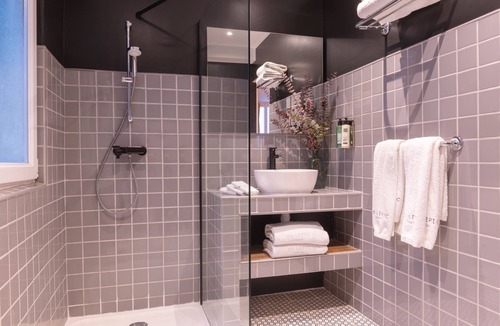 Montmartre Hotel | Hotel 29 Lepic
