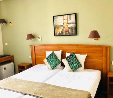 Quartier de Rochechouart Hotel | Hotel Corona -Rodier-