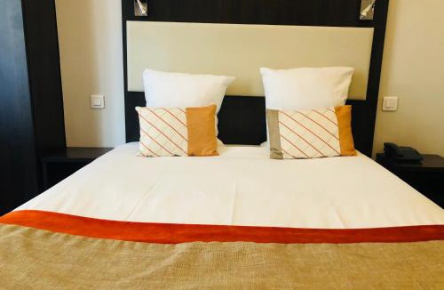 Quartier de Rochechouart Hotel | Hotel Corona -Rodier-