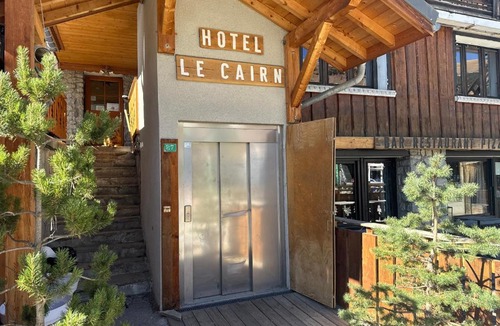 Mont-de-Lans Hotel | Hotel Le Cairn