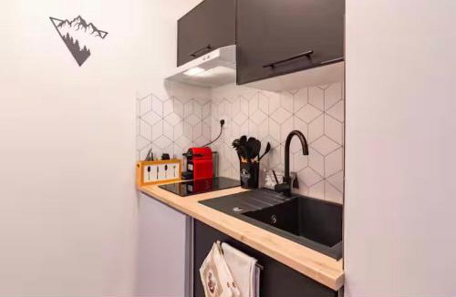 Ax-les-Thermes Apartment | Hotel Le Grillon- studio numéro 11 premier étage ou T2 numéro 9 rez-de-chaussée