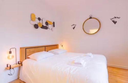 Ax-les-Thermes Apartment | Hotel Le Grillon- studio numéro 11 premier étage ou T2 numéro 9 rez-de-chaussée