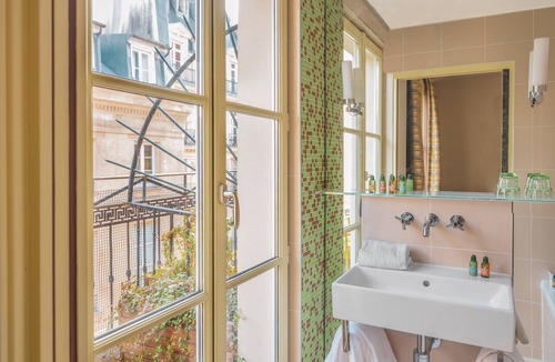 Latin Hotel | Hotel Le Petit Paris