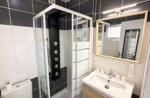 Montagnac Hotel | Hotel Les Rocailles
