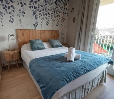 Queyrac Hotel | Hotel Les Vieux Acacias