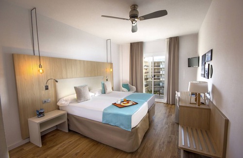 Santa Margarida Hotel | Hotel Monterrey Roses by Pierre & Vacances