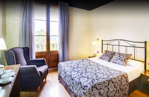 L'Espluga de Francoli Hotel | Hotel Rural y Apartamentos Villa Engracia