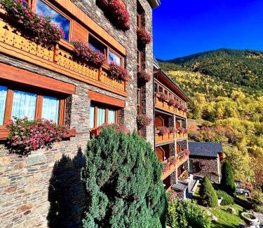 El Serrat Hotel | Hotel & SPA Bringué