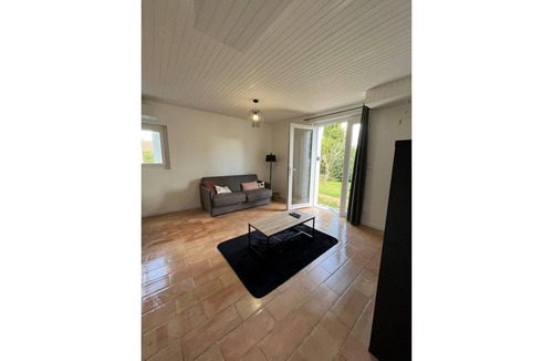 Saint-Etienne-de-Fontbellon Apartment | House, garden, air conditioning, wifi...