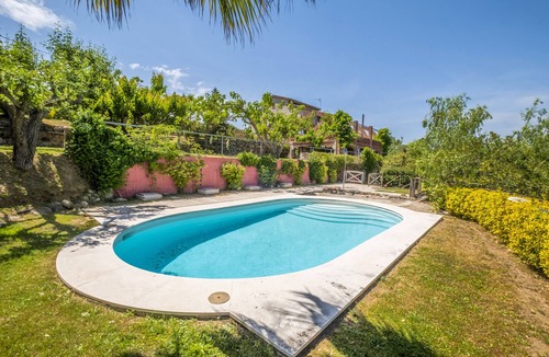 Llica d'Amunt Villa | House/14 pax 30 minutes Barcelona - swimming pool