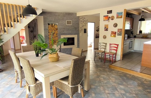 Capdenac House | House for 7 people, its terrace and swimming pool are waiting for you.