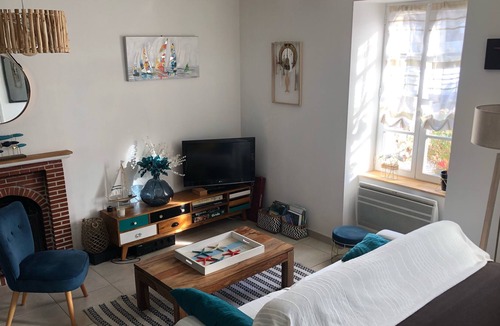 Locmariaquer House | house garden small sea view locmariaquer on foot beaches, shops