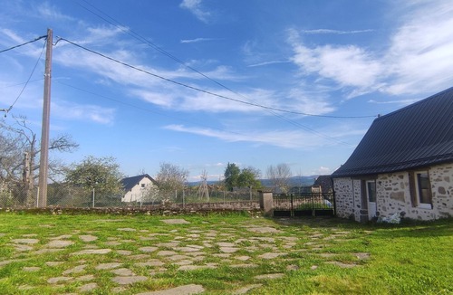 Oradour House | House in a pretty, typical Cantal village.