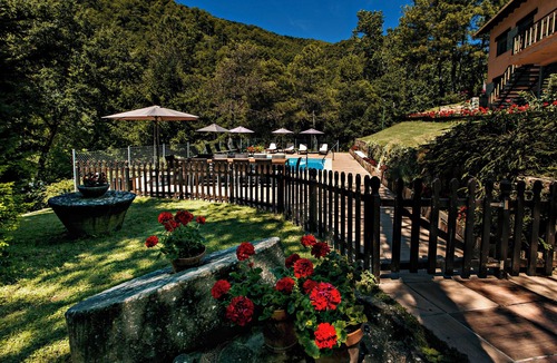 La Baronia de Rialb Cottage | House in the middle of nature with pool and garden. Pet friendly!