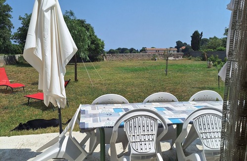 La Peyrade House | House in the middle of vineyards with large garden .pets welcome
