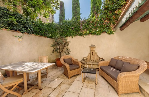 St.-Remy-de-Provence House | House with courtyard in the heart of Saint Remy de Provence