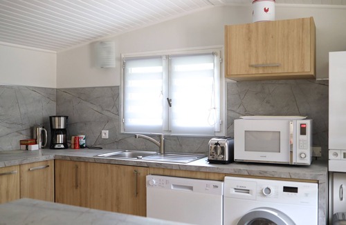 Caromb Cottage | House with a large pool for your use