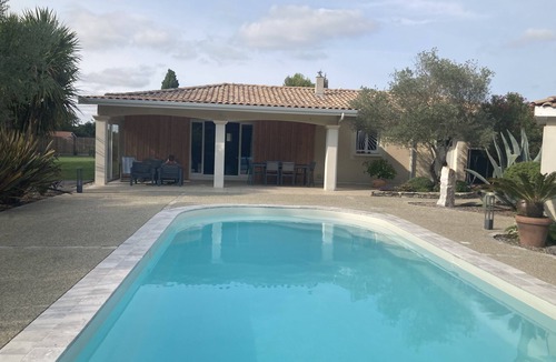 Lesparre-Medoc House | House with heated pool