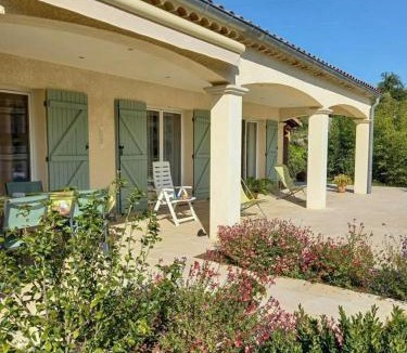 Les Salelles House | House With Pizza Oven Near Chassezac
