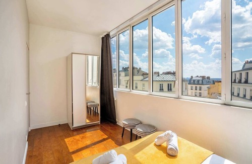 Montmartre Apartment | Huge and bright 4BD for 10 guests Sacre-Coeur