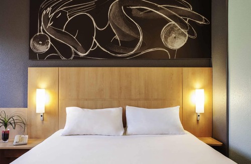 Cornella de Llobregat Hotel | ibis Barcelona Cornella