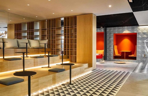 El Parc i la Llacuna del Poblenou Hotel | Ibis Barcelona Plaza Glòries 22@