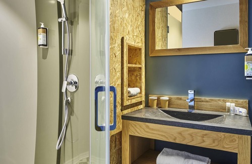 Quartier de la Chapelle Hotel | ibis Budget Paris porte de la Chapelle - Aréna