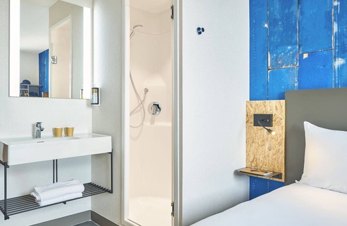 Quartier de la Chapelle Hotel | ibis Budget Paris porte de la Chapelle - Aréna