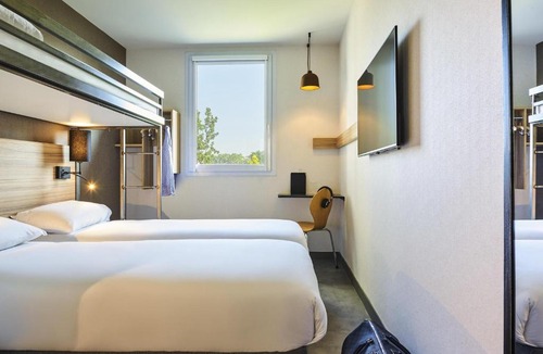Quartier de la Chapelle Hotel | Ibis Budget Paris porte de la Chapelle - Aréna