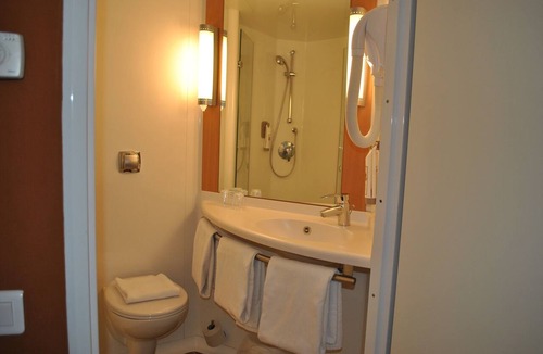 Le Pouzin Hotel | ibis Loriol Le Pouzin