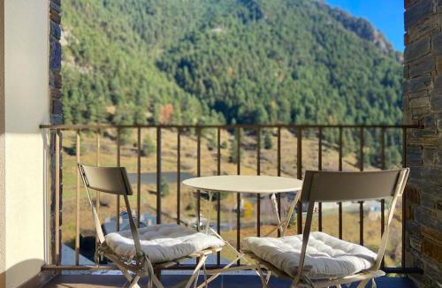 Arinsal Apartment | Iconic - A Pie De Pistas En 1 Minuto - Terraza con Vistas al Valle Arinsal - Parking Gratis l by BonesVacances