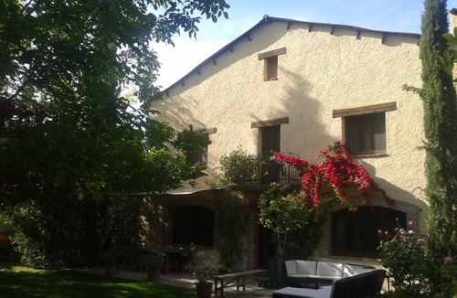 El Poal Cottage | Ideal house for family gatherings or friends with beautiful English garden.