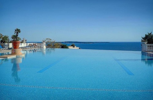 La Croix des Gardes Apartment | Immogroom - 2 Rooms - Pool - Garden - Terrace