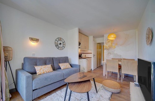 La Croix des Gardes Apartment | Immogroom - 2 Rooms - Pool - Garden - Terrace