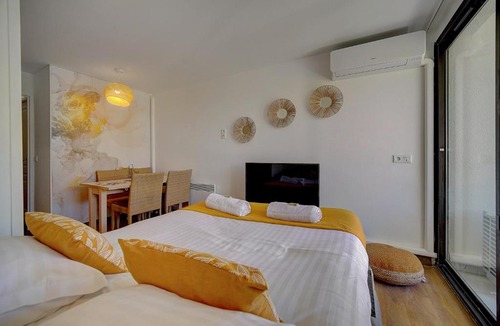 La Croix des Gardes Apartment | Immogroom - 2 Rooms - Pool - Garden - Terrace