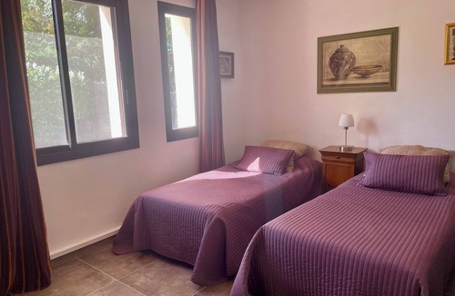 Chateauneuf-le-Rouge Villa | Independent apartment in quiet villa with swimming pool near Aix en Provence