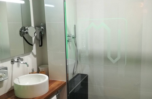 Republique - Tolstoi Bed & Breakfast | Independent room in Villeurbanne-Lyon