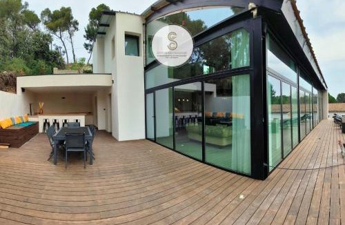 Beaucaire Villa | Industrial Luxury Nimes & Arles