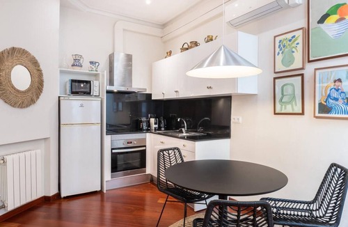 Dreta de l'Eixample Apartment | Intimate Eixample: art & style