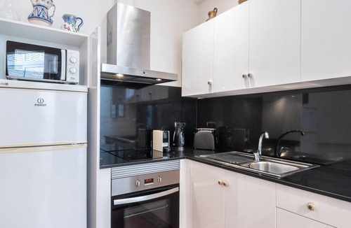 Dreta de l'Eixample Apartment | Intimate Eixample: art & style
