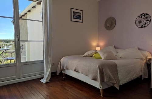 Oloron-Sainte-Marie Bed & Breakfast | Intimate Room with Terrace - OSSAU