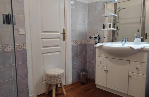 Oloron-Sainte-Marie Bed & Breakfast | Intimate Room with Terrace - OSSAU