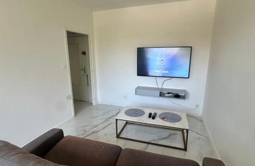 Montchat Apartment | Isidore
